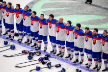 Slovensk&iacute; hr&aacute;či sa držia okolo pliec po z&aacute;pase z&aacute;kladnej B-skupiny D&aacute;nsko - Slovensko na 89. majstrovstv&aacute;ch sveta v ľadovom hokeji vo &scaron;vajčiarskom Fribourgu vo &scaron;tvrtok 21. m&aacute;ja 2026. Slovensko zv&iacute;ťazilo 5:1. FOTO: TASR/Veronika Mihalikov&aacute;