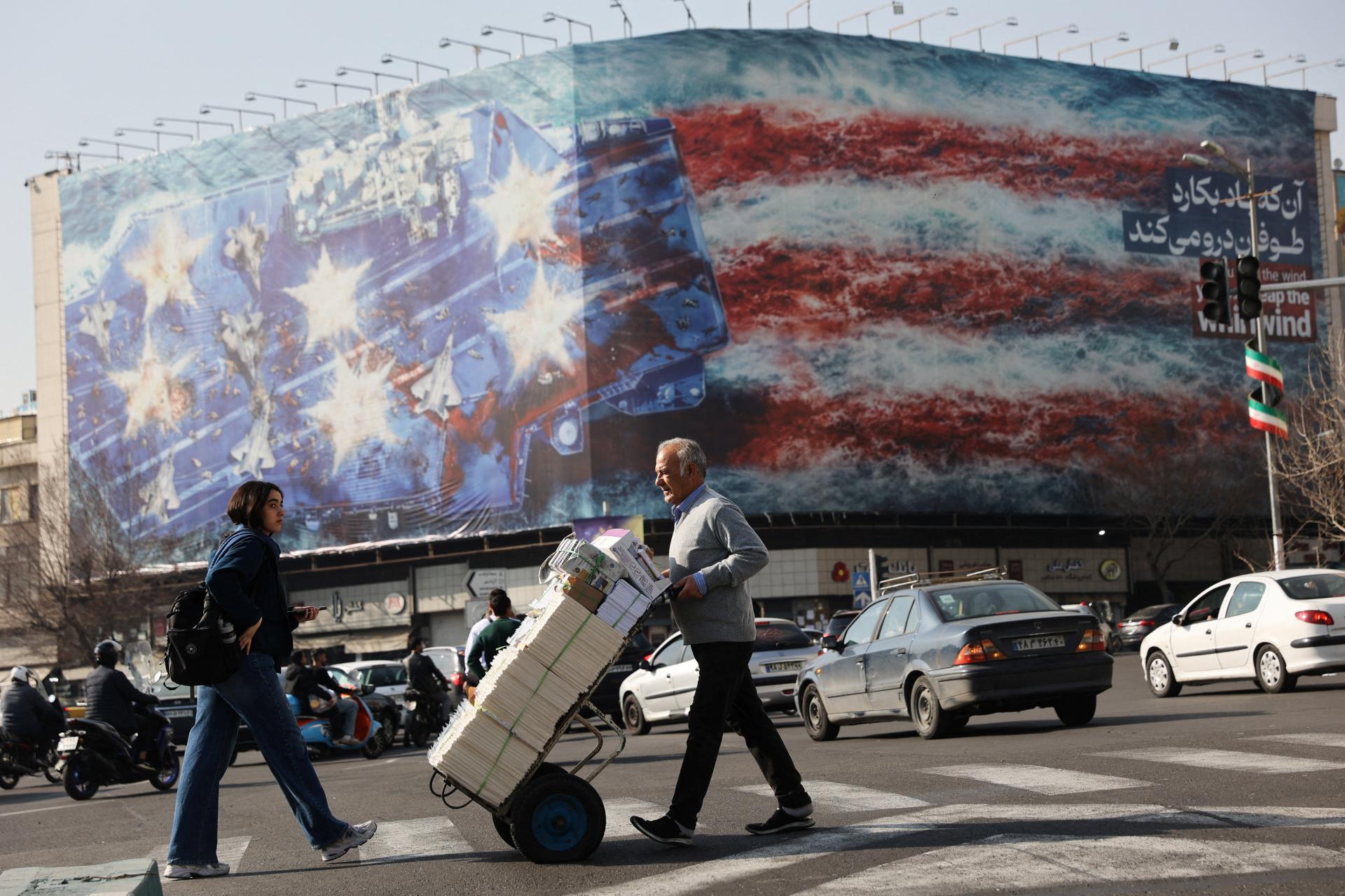 USA a Irán sa blížia k dohode o prímerí. Mala by ukončiť vojnu na všetkých frontoch a otvoriť Hormuz
