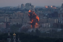V&yacute;buchy počas rusk&eacute;ho raketov&eacute;ho &uacute;toku v Kyjeve. FOTO: Reuters