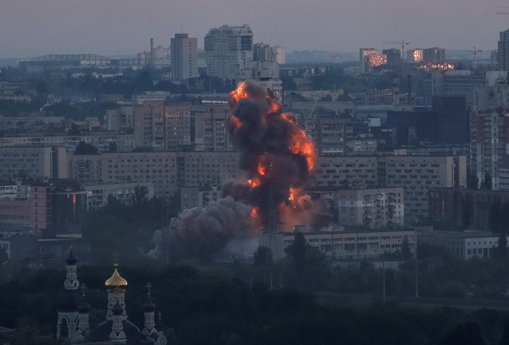 V&yacute;buchy počas rusk&eacute;ho raketov&eacute;ho &uacute;toku v Kyjeve. FOTO: Reuters