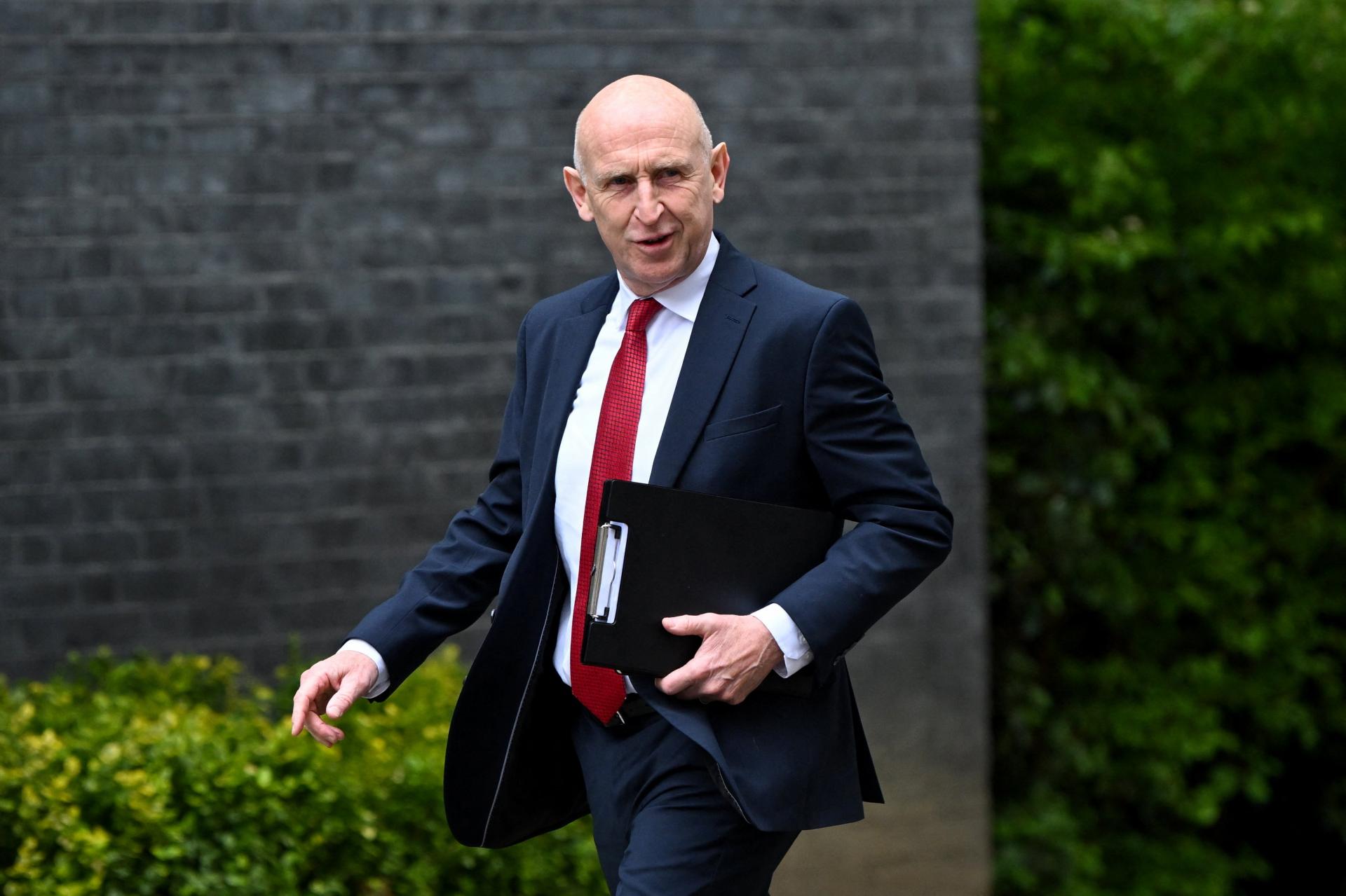 Lietadlu s britským ministrom obrany pri ruskej hranici rušili GPS signál