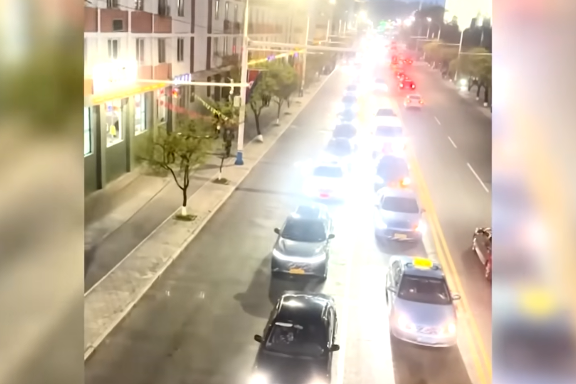 Severná Kórea zažíva automobilovú horúčku. Uliacim vládnu čínske značky