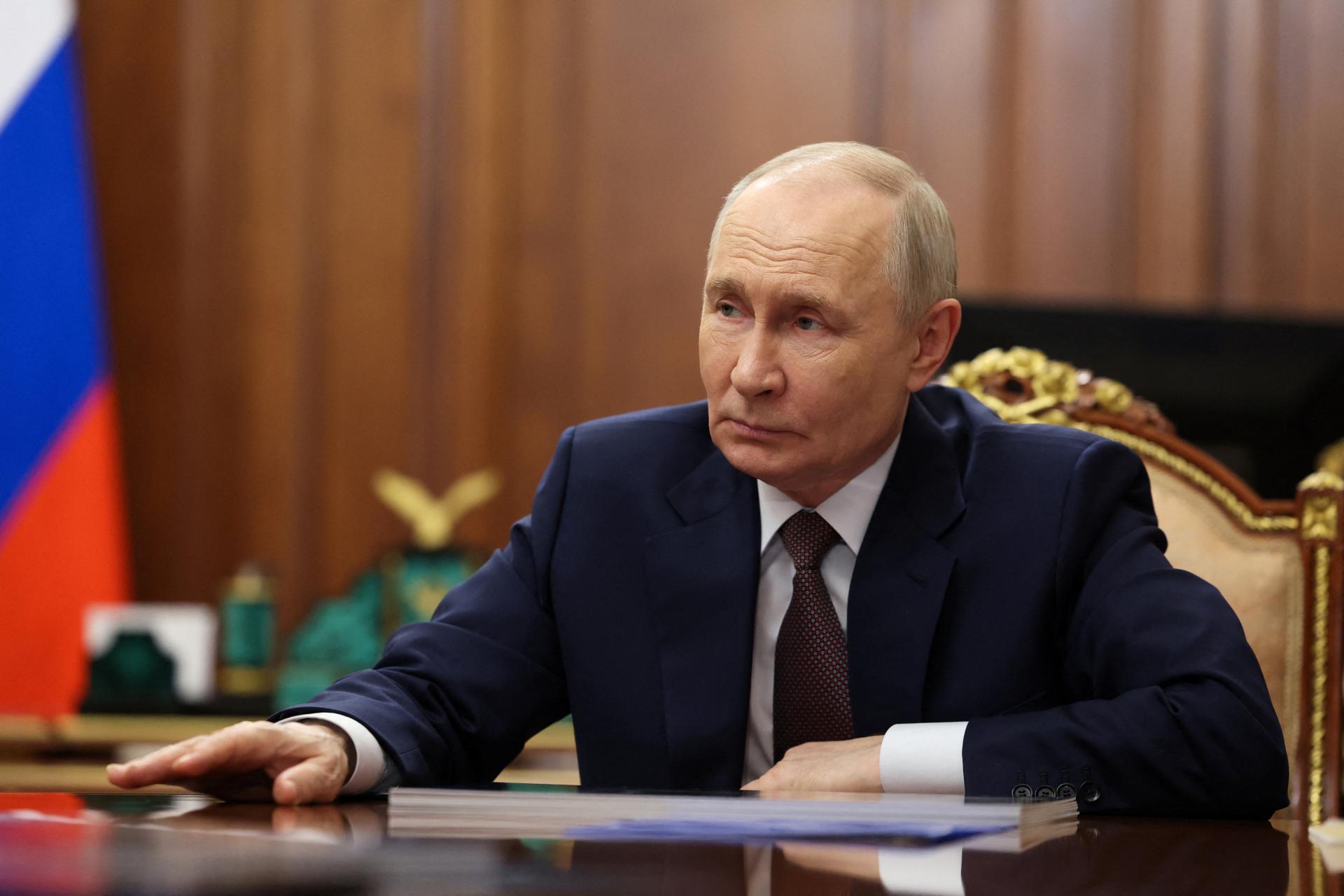 Putin podpísal zákon o nasadení armády na ochranu Rusov zadržaných v zahraničí