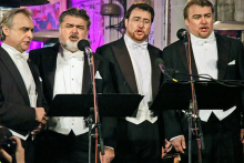 Bratia Dvorsk&iacute; pri&scaron;li o Pavla. Zomrel Pavol Dvorsk&yacute; (prv&yacute; zľava). Brat Vendel&iacute;n na sn&iacute;mke ch&yacute;ba.