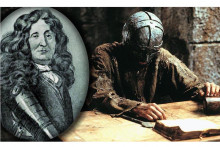 Skutočn&yacute; v&auml;zeň s maskou (ilustračn&aacute; sn&iacute;mka je z filmu Muž so železnou maskou z roku 1998) bol niekto in&yacute; a nestr&aacute;žil ho d&lsquo;Artagnan, ten ako veliteľ kr&aacute;ľovsk&yacute;ch mu&scaron;ketierov pridelil v&auml;zňa svojmu podriaden&eacute;mu de Saint-Marsovi (na men&scaron;om portr&eacute;te).