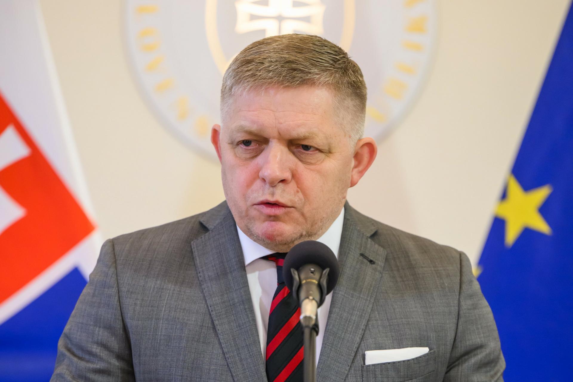 Samosprávy nemusia mať vyrovnané rozpočty. Fico oznámil, že vláda ústavný zákon meniť nebude