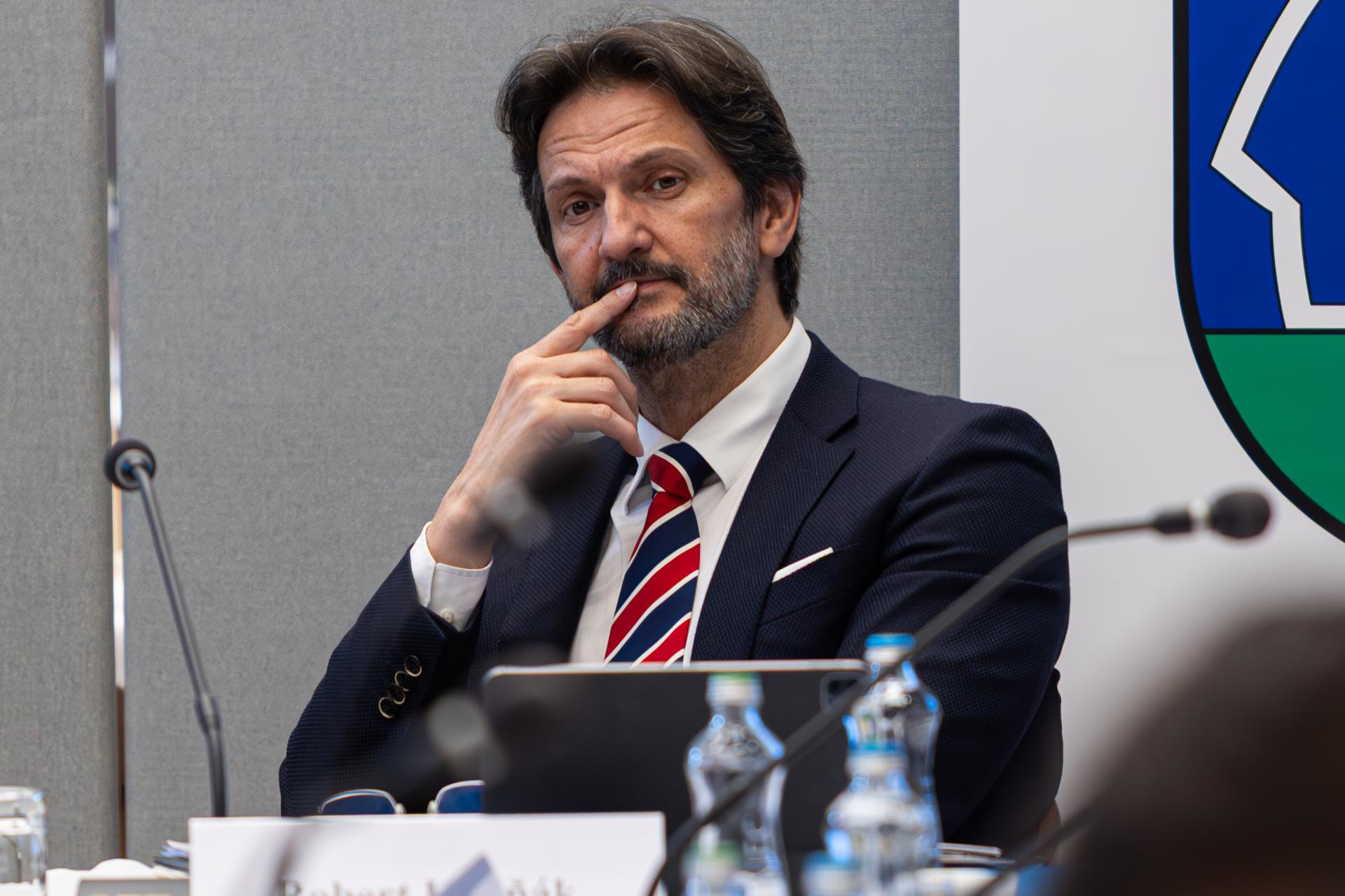 Na stavbe novej nemocnice vo Vajnoroch sú aktuálne výkopové práce. Kaliňák: Betonáž bude mimoriadne náročná