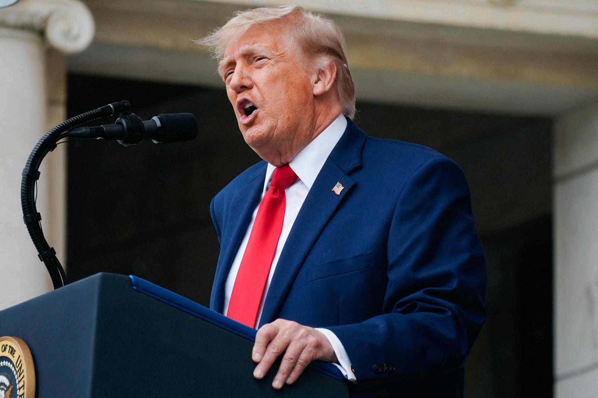 Morálny úpadok americkej politiky nemá dno. Trump prišiel do úradu zbohatnúť