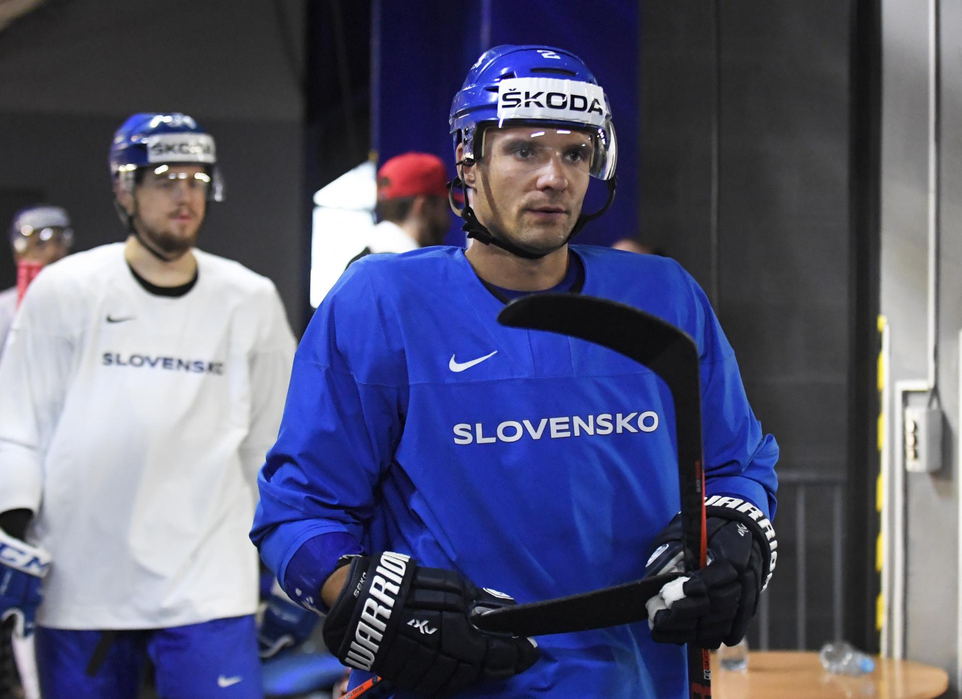 Sekera uk&aacute;zal recept na &Scaron;v&eacute;dov. V Radivojevičovi vid&iacute; bud&uacute;ceho obrancu NHL (rozhovor)