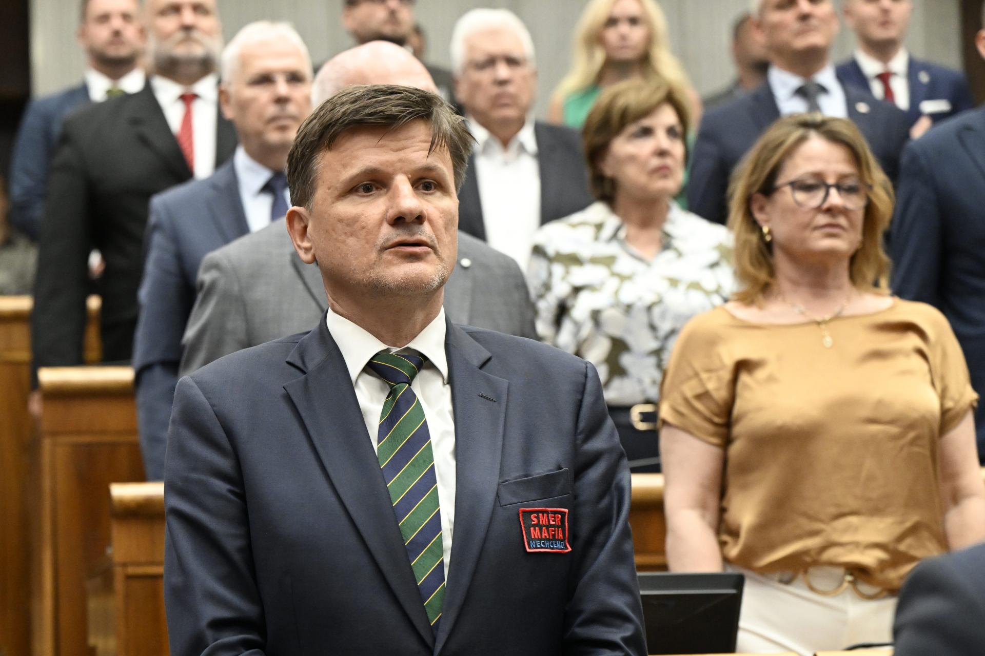 Gašpar vykázal Hlinu z pléna. Rokovanie museli prerušiť, poslanec SaS dostane sankcie