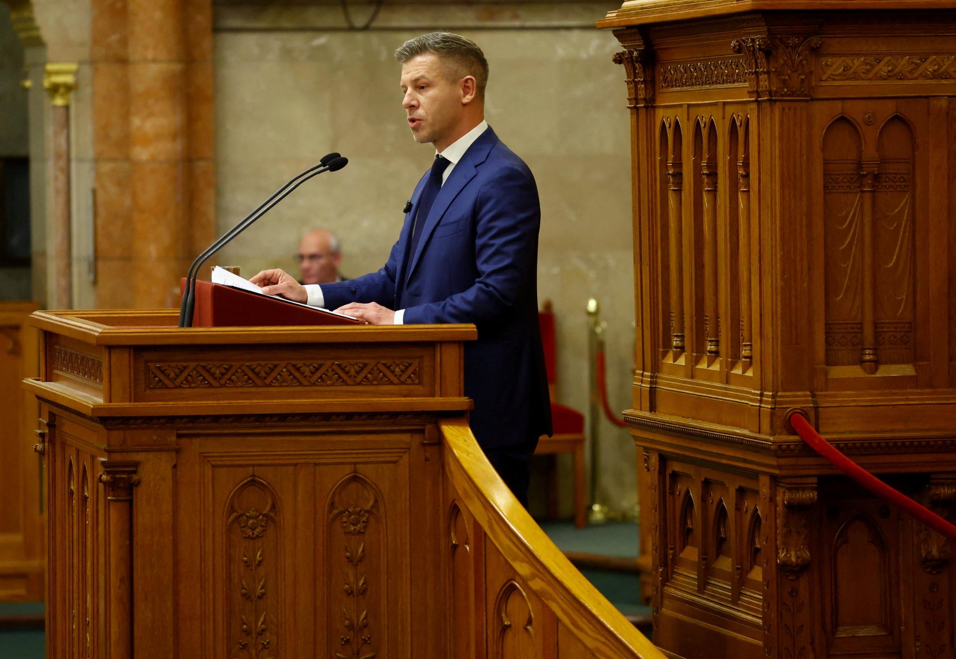 Odbúrame privilégiá politikov, vyhlásil Magyar na prvom zasadnutí nového parlamentu