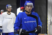 Andrej Sekera hodnot&iacute; na&scaron;e &scaron;ance na postup do &scaron;tvrťfin&aacute;le. FOTO: TASR/F. Iv&aacute;n