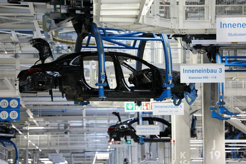Iba 22 percent nemeck&yacute;ch firiem uviedlo, že m&aacute; v &uacute;mysle zv&yacute;&scaron;iť investičn&eacute; v&yacute;davky. FOTO: Reuters