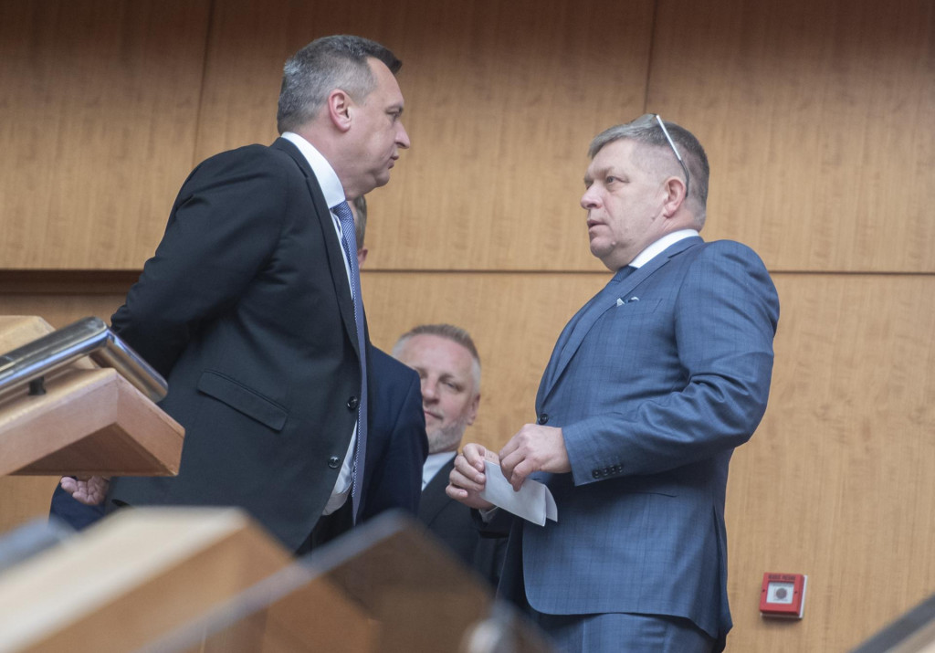 Sprava premi&eacute;r Robert Fico a podpredseda parlamentu Andrej Danko. FOTO:TASR/M. Baumann