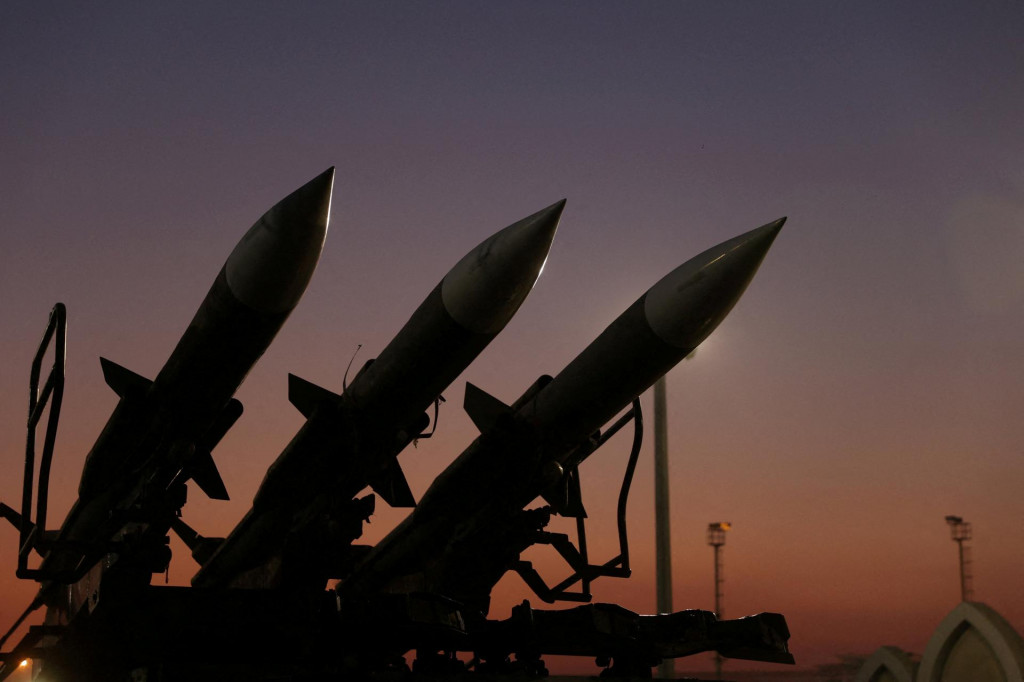 Ir&aacute;nske rakety s&uacute; vystaven&eacute; v M&uacute;zeu leteck&yacute;ch s&iacute;l Zboru islamsk&yacute;ch revolučn&yacute;ch g&aacute;rd. FOTO: Reuters/WANA