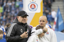 Tr&eacute;ner Slovan Bratislava Vladim&iacute;r Weiss a jeho syn Vladim&iacute;r Weiss mlad&scaron;&iacute;. FOTO: TASR/Martin Baumann