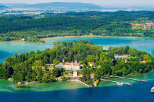 Ostrov na jazere Bondensee.