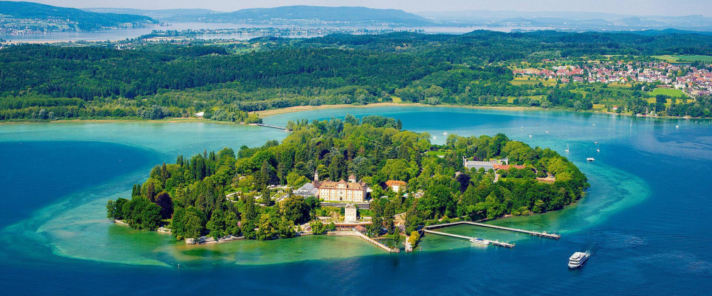 Ostrov na jazere Bondensee.