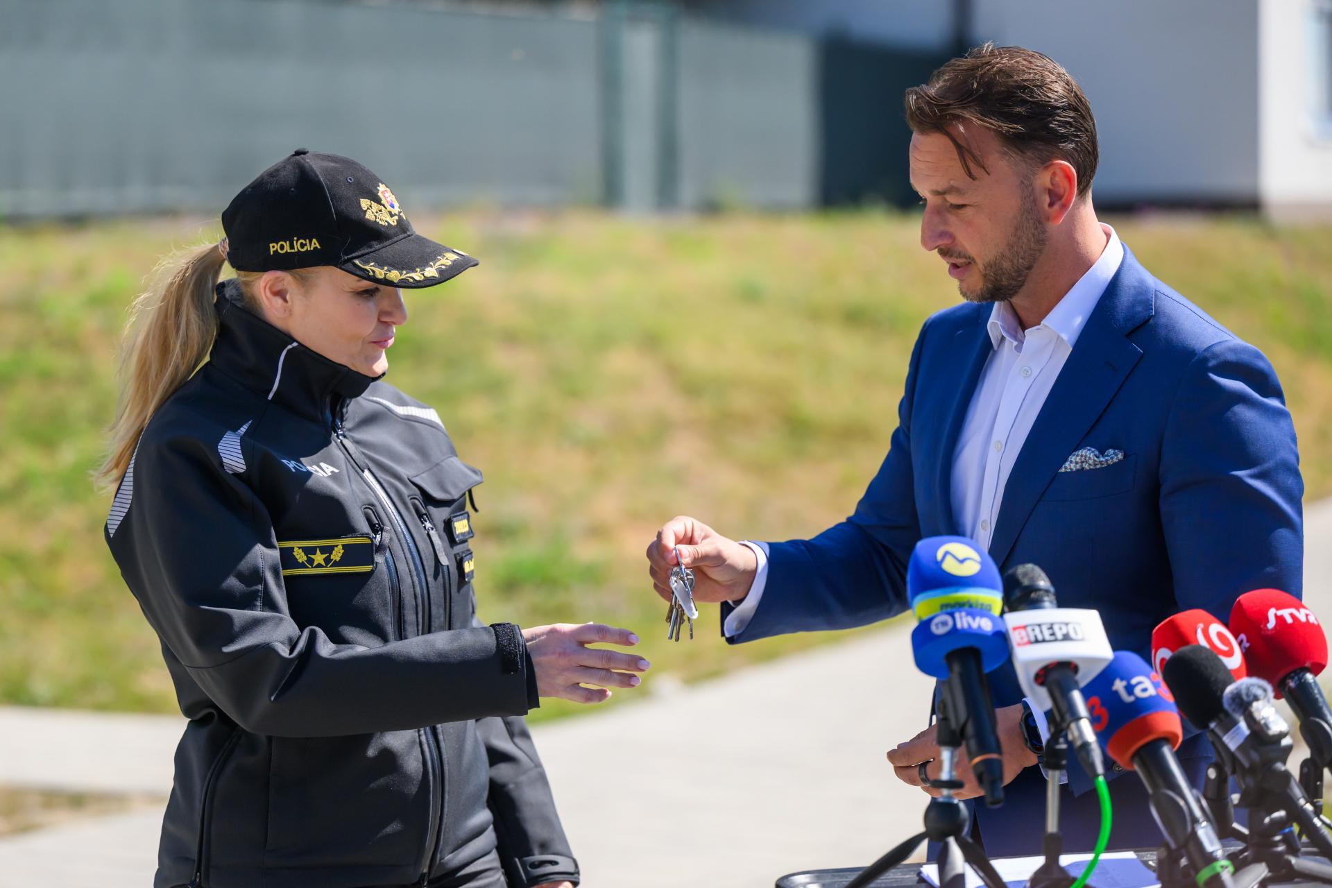 Šutaj Eštok chce zvýšiť policajné platy, Hlas tým podmieňuje prijatie rozpočtu