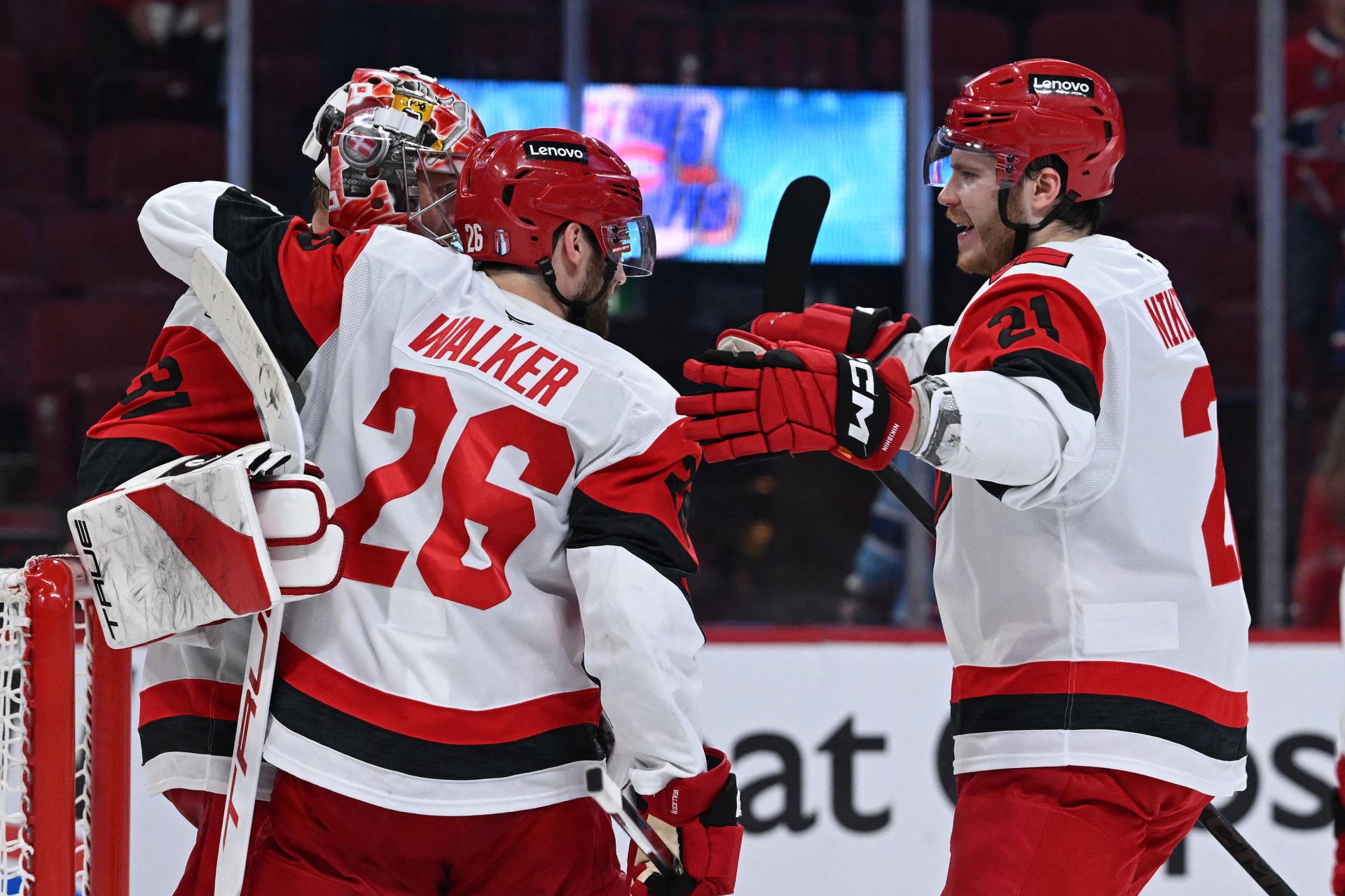 NHL: Carolina vyhrala na ľade Montrealu, je už len krok od postupu do boja o Stanleyho pohár