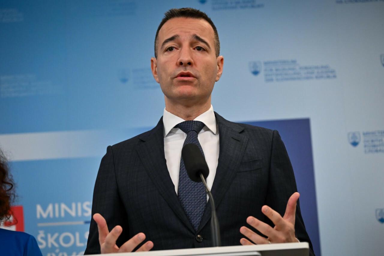 Učitelia ich zahlcujú otázkami. Nová pozícia na školách sa stala nenahraditeľnou, štát ju sľubuje zaplatiť