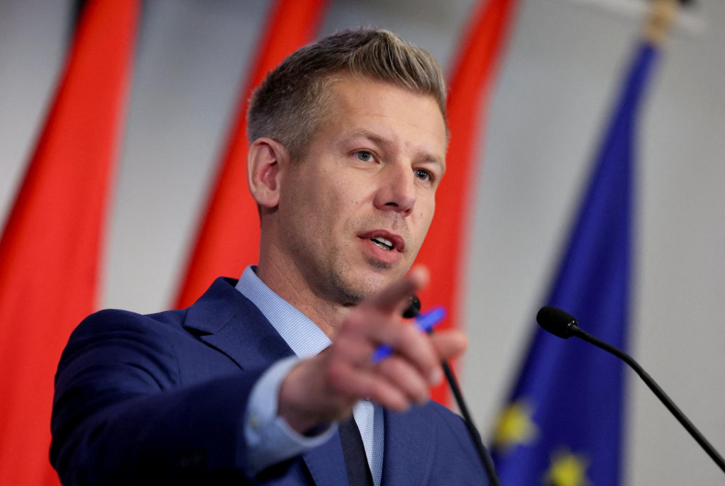 Predseda maďarskej vl&aacute;dy P&eacute;ter Magyar. FOTO: Reuters
