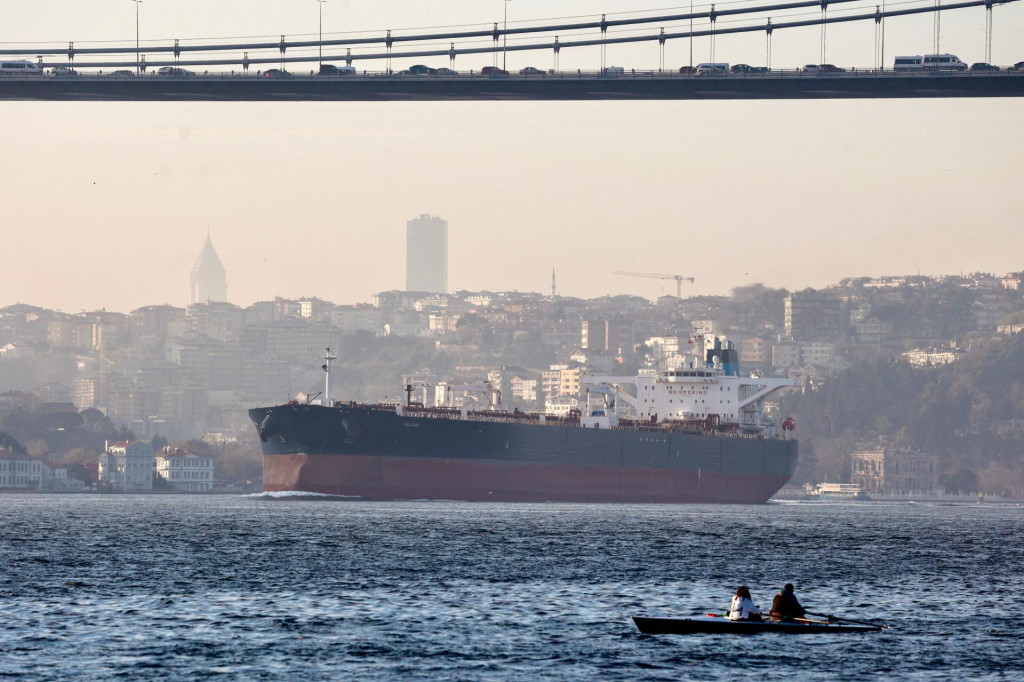 Ropn&yacute; tanker Velora plaviaci sa pod vlajkou Sierry Leone. FOTO: Reuters