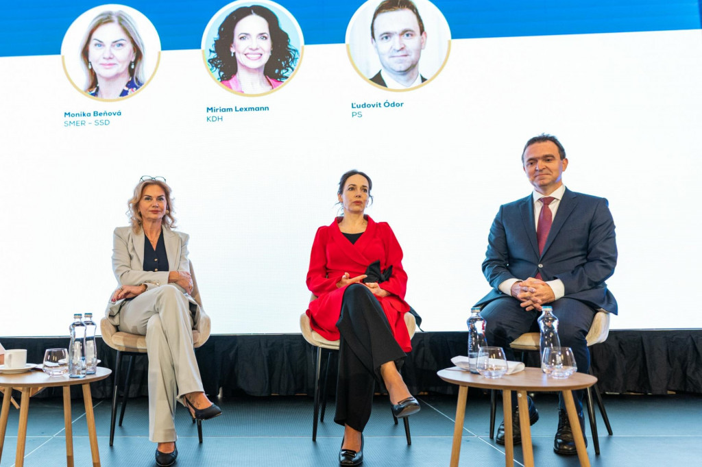 Europoslanci PhDr. Monika Beňov&aacute;, Mgr. Miriam Lexmann a Mgr. Ľudov&iacute;t &Oacute;dor na konferencii Vizion&aacute;ri