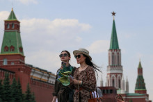 Tourists from China visit Red Square in Moscow, Russia May 20, 2026. REUTERS/Anastasia Barashkova FOTO: Anastasia Barashkova