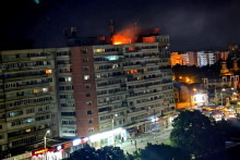 &bdquo;Jeden z t&yacute;chto dronov vletel do rumunsk&eacute;ho vzdu&scaron;n&eacute;ho priestoru, radar ho sledoval až do južnej časti mesta Galați, kde narazil do strechy bytov&eacute;ho domu a sp&ocirc;sobil požiar,&ldquo; uv&aacute;dza sa vo vyhl&aacute;sen&iacute;, ktor&eacute; citovala agent&uacute;ra AFP. FOTO: REUTERS