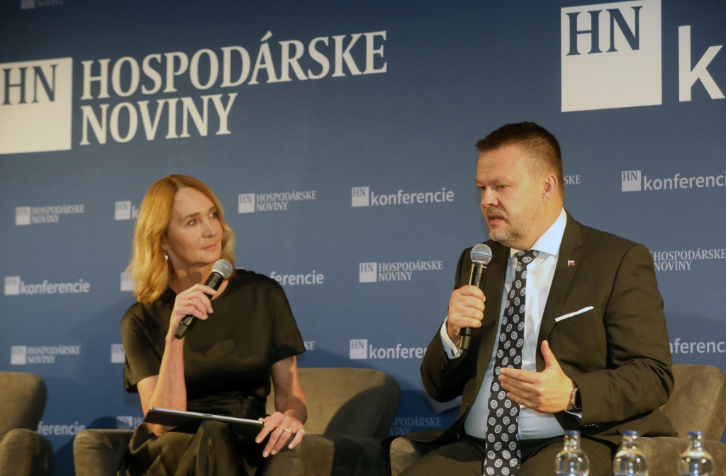 O &uacute;vodn&yacute; pr&iacute;hovor sa na pondelňaj&scaron;ej HN konferencii SlovakAI postaral minister invest&iacute;ci&iacute; region&aacute;lneho rozvoja a informatiz&aacute;cie SR Samuel Migaľ. FOTO: HN/Peter Mayer