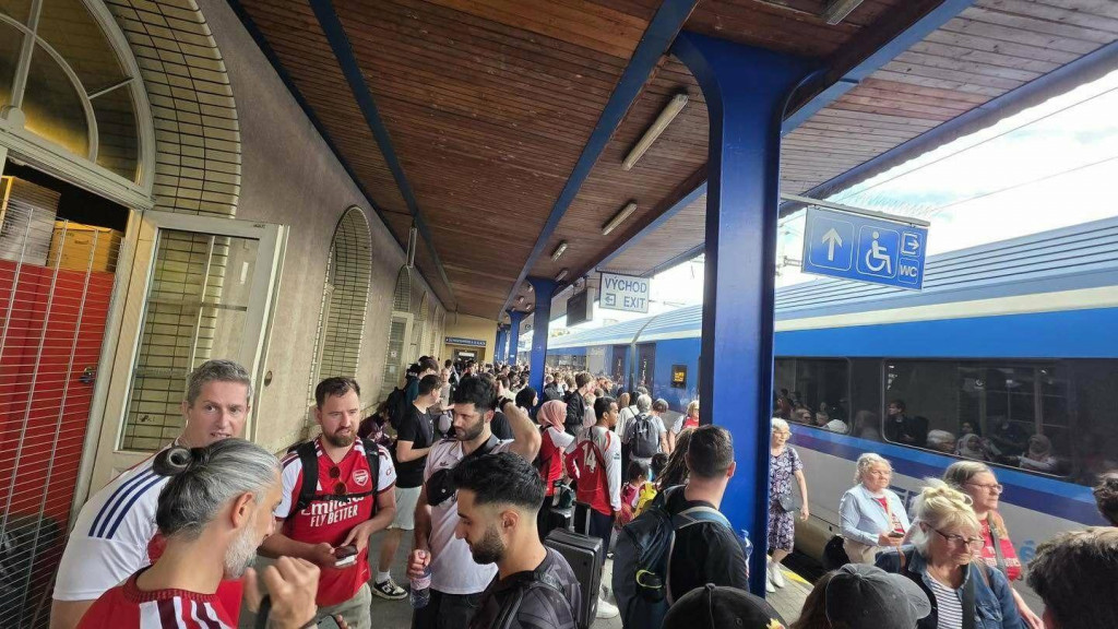 Policajn&yacute; zbor sa podieľa na realiz&aacute;cii bezpečnostn&yacute;ch opatren&iacute; s&uacute;visiacich s fin&aacute;lov&yacute;m z&aacute;pasom Ligy majstrov UEFA. FOTO: Facebook/Pol&iacute;cia SR