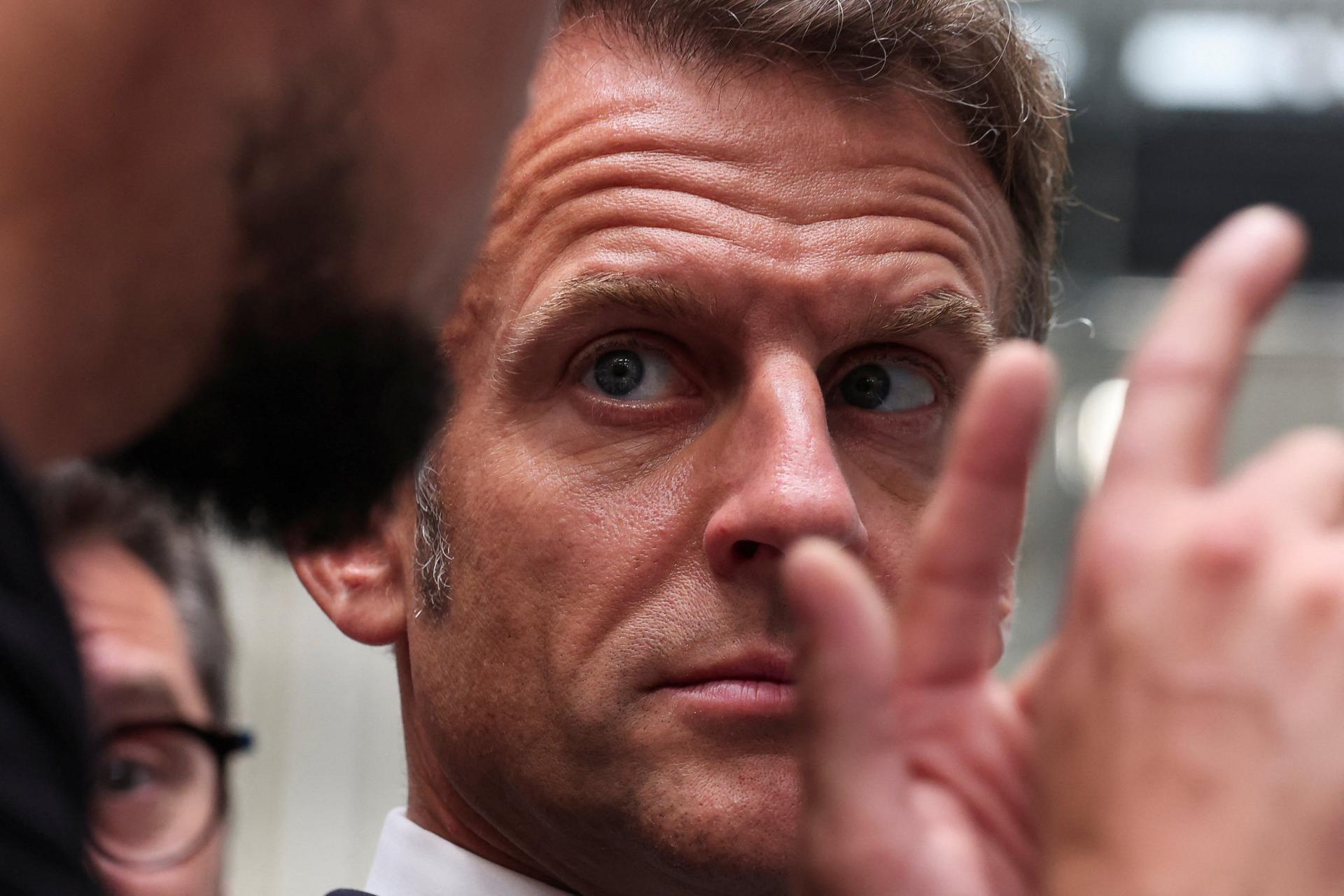 Macron považuje eskaláciu v Libanone za neospravedlniteľnú. Je potrebné, aby stíchli zbrane, vyhlásil