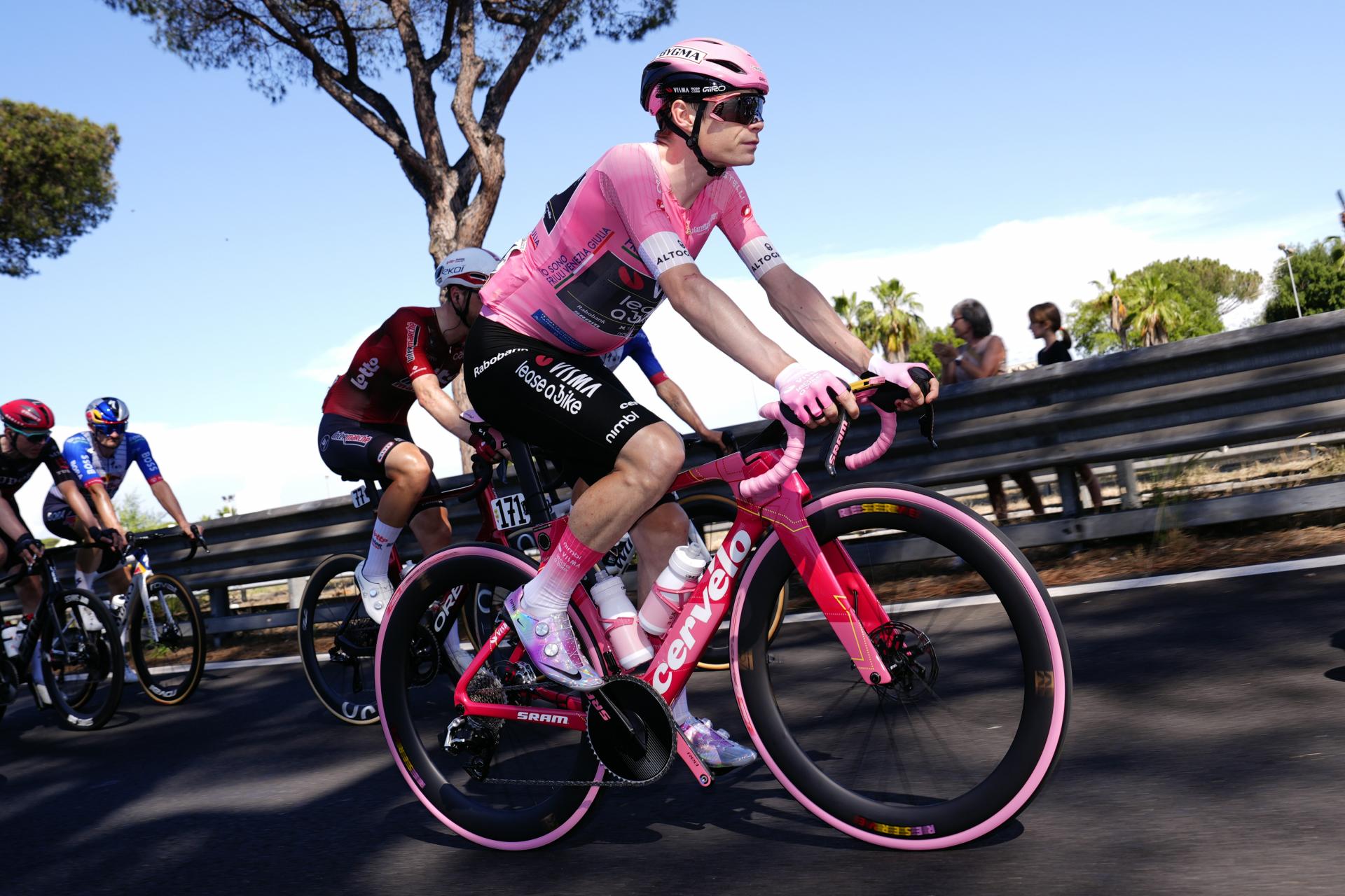 Vingegaard sa stal celkovým víťazom Giro d‘Italia, v záverečnom šprinte v Ríme triumfoval Talian Milan