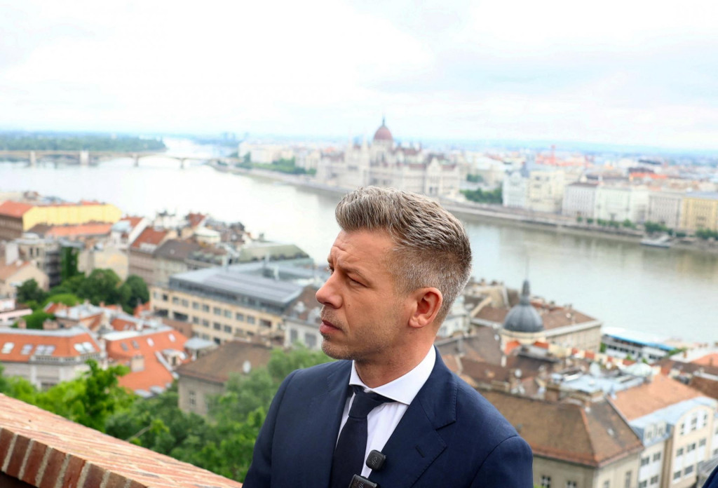 Skupinku nežiaducich podľa premi&eacute;ra P&eacute;tera Magyara diskvalifikuje, že nez&aacute;vislosť od vl&aacute;dy objavili až po voľb&aacute;ch. FOTO: Reuters/Bernadett Szabo