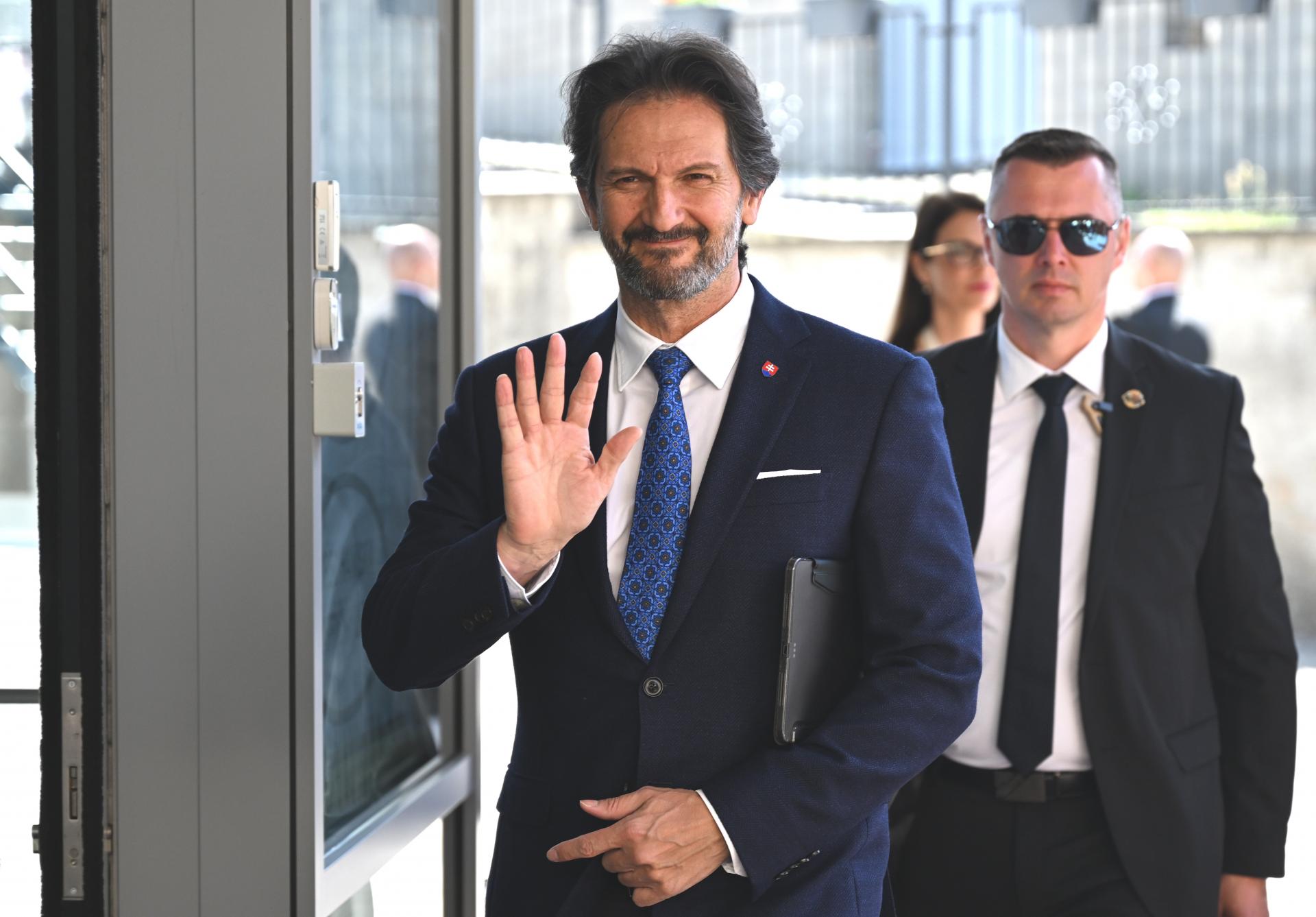 KDH predložilo návrh na odvolanie ministra obrany Kaliňáka