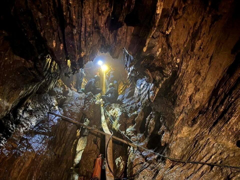 V Laose pátrajú po dvoch nezvestných v jaskyni, objavili novú trasu