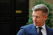 Predseda maďarskej vl&aacute;dy P&eacute;ter Magyar. FOTO: Reuters