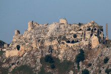 Izraelsk&aacute; vlajka na hrade Beaufort. FOTO: Reuters
