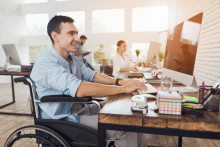 Mnoh&iacute; invalidn&iacute; d&ocirc;chodcovia maj&uacute; podľa &Uacute;tvaru hodnoty za peniaze vy&scaron;&scaron;&iacute; pr&iacute;jem než pred priznan&iacute;m d&ocirc;chodku. FOTO: Dreamstime