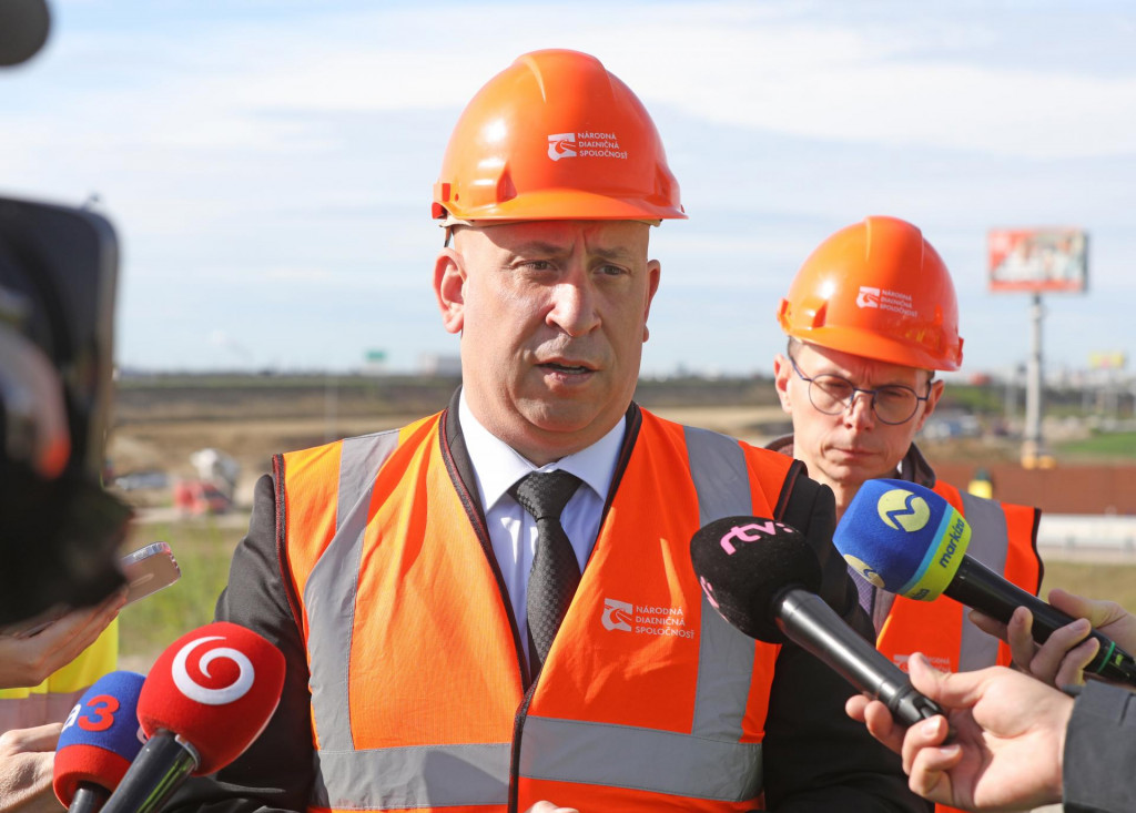 Na sn&iacute;mke minister dopravy Jozef R&aacute;ž.

FOTO: HN/ Peter Mayer