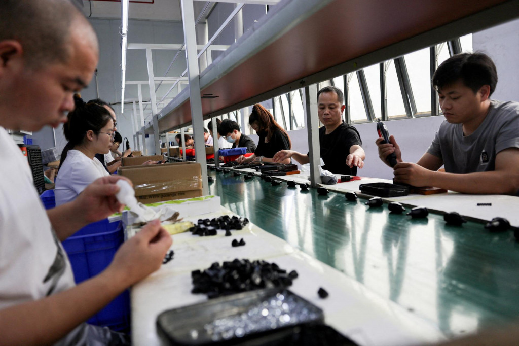 Spoločnosti potvrdili, že prij&iacute;manie zamestnancov mimo E&Uacute; by sa mohlo zlep&scaron;iť prostredn&iacute;ctvom finančnej podpory alebo lep&scaron;&iacute;ch inform&aacute;ci&iacute; a usmernen&iacute;. FOTO: Reuters