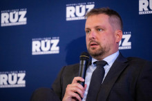 Na sn&iacute;mke minister zdravotn&iacute;ctva Kamil &Scaron;a&scaron;ko počas v&yacute;ročn&eacute;ho snemu Republikovej &uacute;nie zamestn&aacute;vateľov. FOTO TASR/J. Kotian
