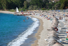 Na sn&iacute;mke pl&aacute;ž v Izmire v Turecku, ktor&eacute; si drž&iacute; poz&iacute;ciu najobľ&uacute;benej&scaron;ej dovolenkovej destin&aacute;cie Slov&aacute;kov. FOTO: Dreamstime