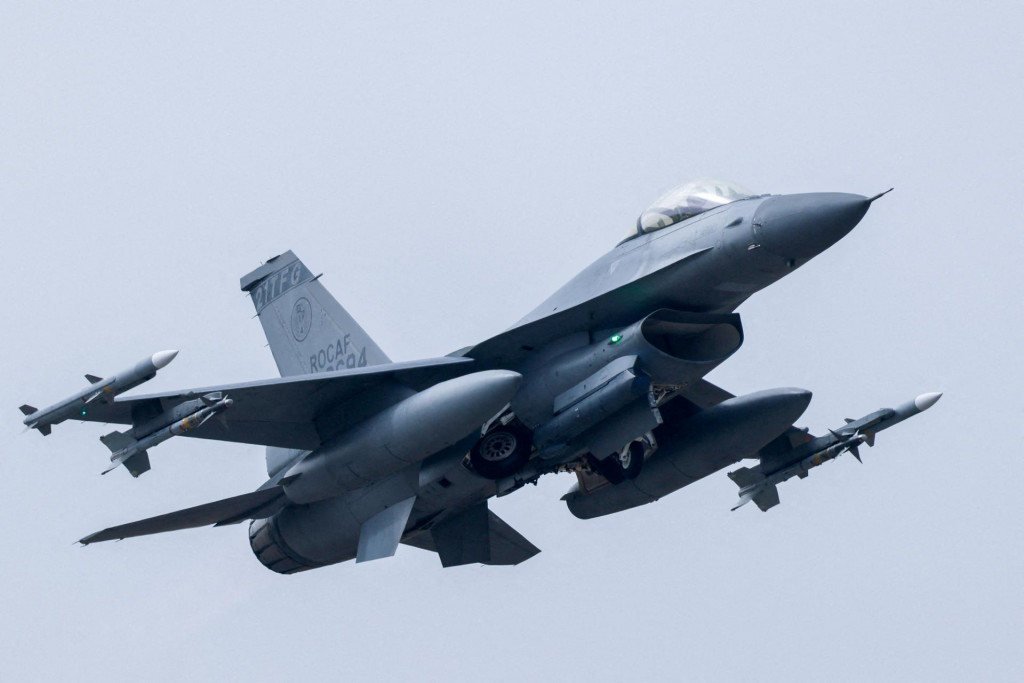 Ilustračn&aacute; fotografia. St&iacute;hačka F-16. FOTO: Reuters