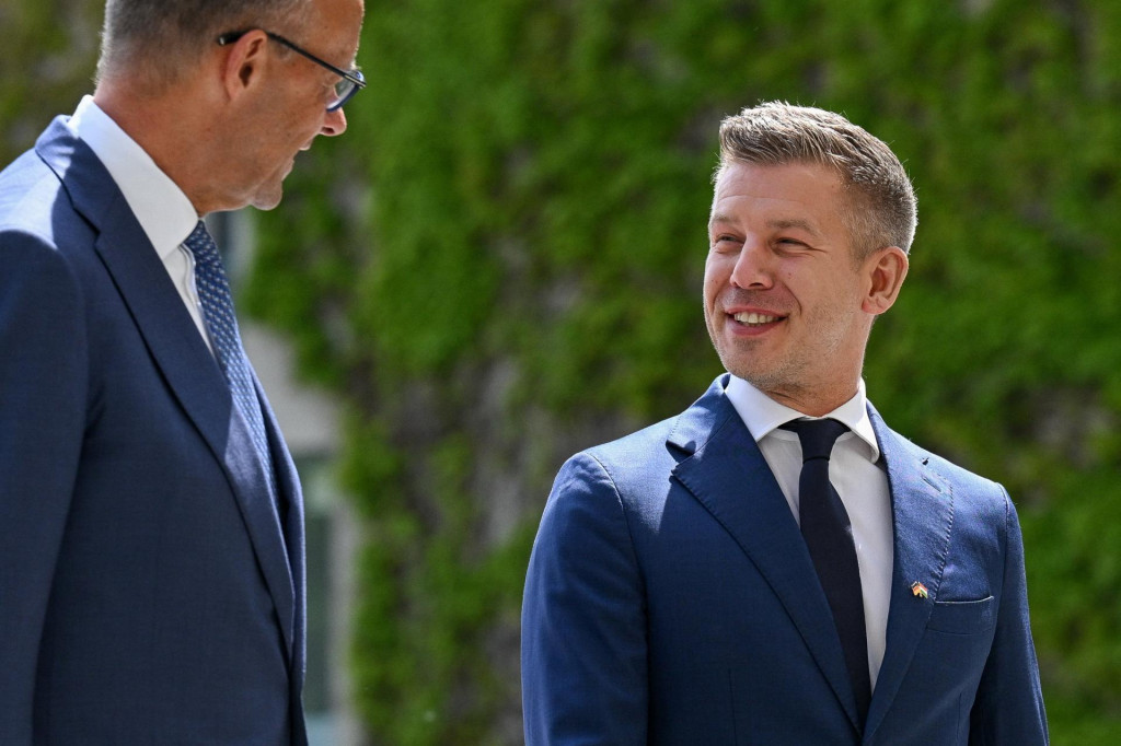 Nemeck&yacute; kancel&aacute;r Friedrich Merz prij&iacute;ma maďarsk&eacute;ho premi&eacute;ra Petra Magyara. FOTO: Reuters
