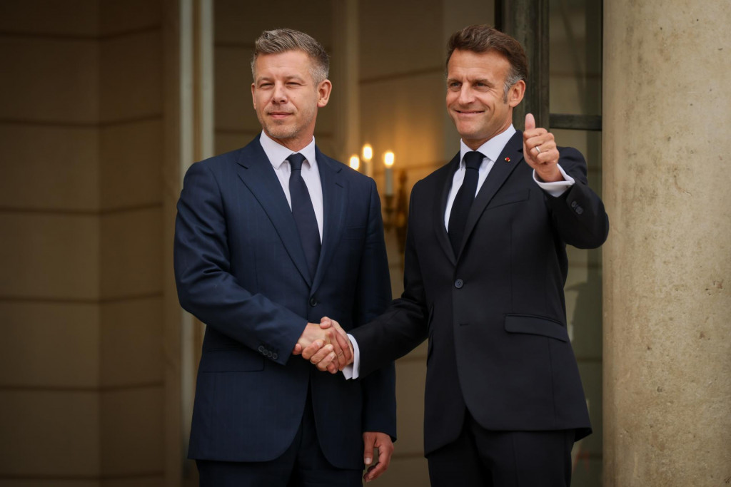Franc&uacute;zsky prezident Emmanuel Macron a maďarsk&yacute; premi&eacute;r P&eacute;ter Magyar. FOTO: TASR/AP