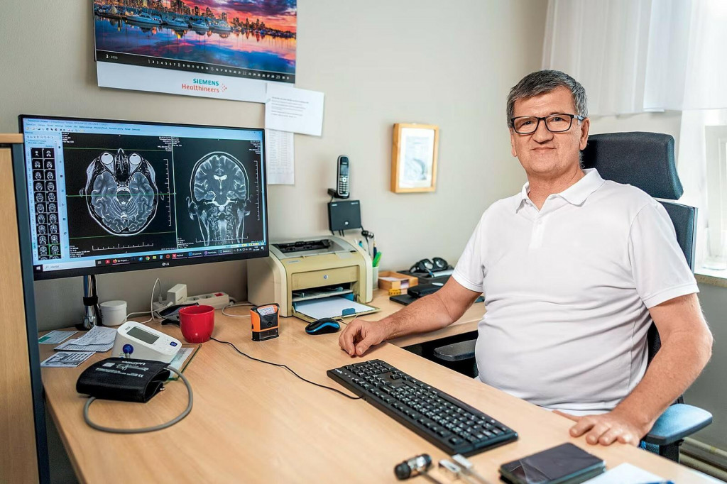 Neurol&oacute;g Roman Fla&scaron;ar. FOTO: Radim Strachoň, MAFRA