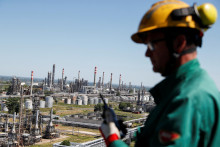 Rafin&eacute;ria skupiny MOL v Maďarsku. FOTO: Reuters