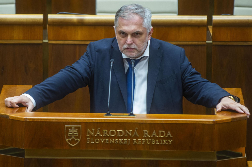 Podľa &scaron;&eacute;fa poslaneck&eacute;ho klubu SNS Romana Michelka opozičn&eacute; ob&scaron;trukcie trvaj&uacute; aj pri nov&yacute;ch pravidl&aacute;ch parlamentu. FOTO: TASR/Jakub Kotian